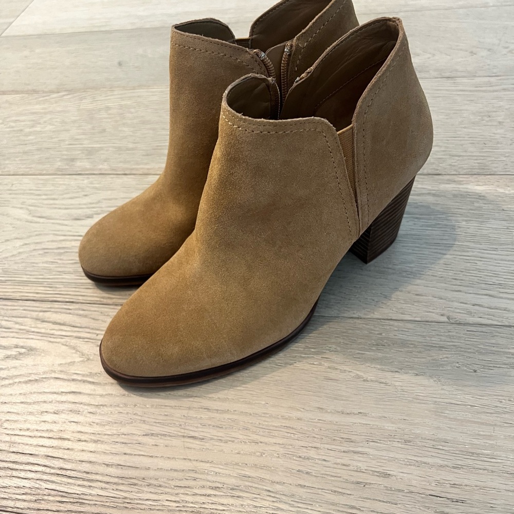 NWT Leather tan booties size 9 Alex Marie